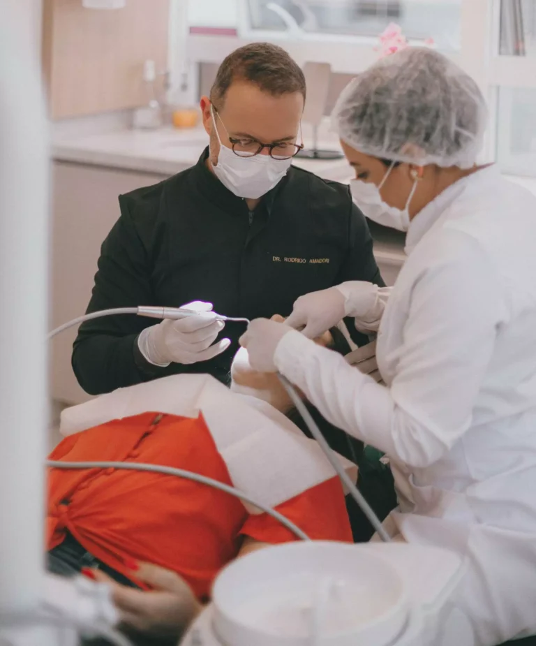 Implante Dentário na Cidade 2000 | Dentista em Fortaleza Dentista Rodrigo Amadori 1 e1747748652618