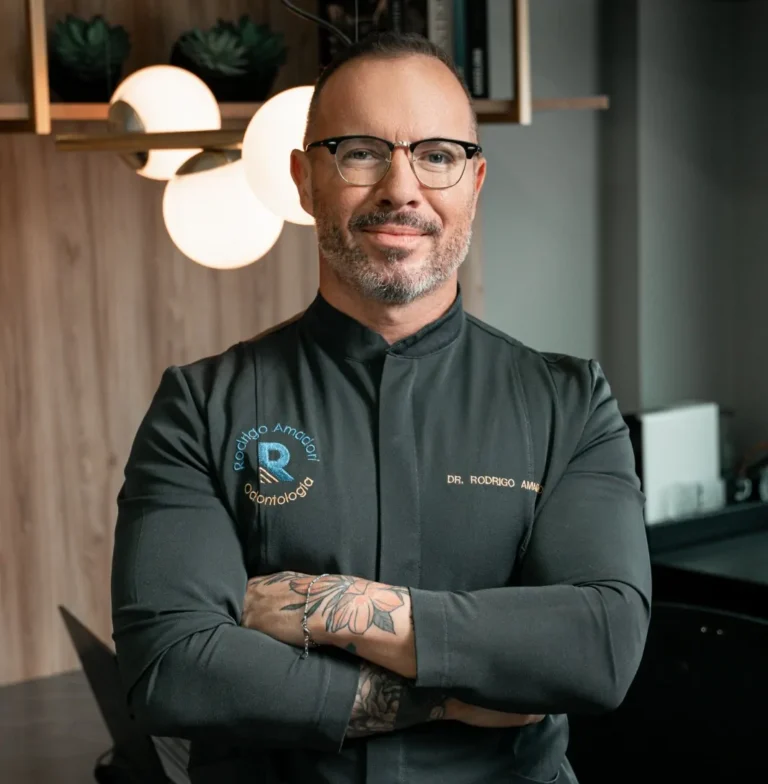 Implante Dentário na Cidade 2000 | Dentista em Fortaleza dr. rodrigo amadori e1748008198482